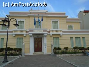 [P46] Piața Markou Botsaris: Muzeul de Istorie și Artă, flancat de statuile a doi prim-miniștri născuți în Missolonghi » foto by Carmen Ion
 - 
<span class="allrVoted glyphicon glyphicon-heart hidden" id="av1135549"></span>
<a class="m-l-10 hidden" id="sv1135549" onclick="voting_Foto_DelVot(,1135549,21973)" role="button">șterge vot <span class="glyphicon glyphicon-remove"></span></a>
<a id="v91135549" class=" c-red"  onclick="voting_Foto_SetVot(1135549)" role="button"><span class="glyphicon glyphicon-heart-empty"></span> <b>LIKE</b> = Votează poza</a> <img class="hidden"  id="f1135549W9" src="/imagini/loader.gif" border="0" /><span class="AjErrMes hidden" id="e1135549ErM"></span>