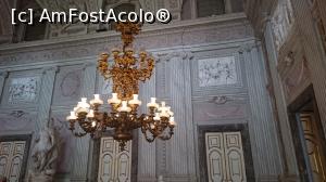 [P33] Sala Halebardierilor, una din cele 5 anticamere care preced Sala Tronului.  » foto by Aurici
 - 
<span class="allrVoted glyphicon glyphicon-heart hidden" id="av859425"></span>
<a class="m-l-10 hidden" id="sv859425" onclick="voting_Foto_DelVot(,859425,21978)" role="button">șterge vot <span class="glyphicon glyphicon-remove"></span></a>
<a id="v9859425" class=" c-red"  onclick="voting_Foto_SetVot(859425)" role="button"><span class="glyphicon glyphicon-heart-empty"></span> <b>LIKE</b> = Votează poza</a> <img class="hidden"  id="f859425W9" src="/imagini/loader.gif" border="0" /><span class="AjErrMes hidden" id="e859425ErM"></span>