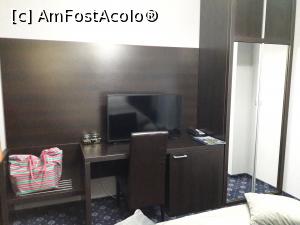 [P10] comoda cu tv si sifonier cu oglinda » foto by silvia tudoran
 - 
<span class="allrVoted glyphicon glyphicon-heart hidden" id="av997938"></span>
<a class="m-l-10 hidden" id="sv997938" onclick="voting_Foto_DelVot(,997938,21990)" role="button">șterge vot <span class="glyphicon glyphicon-remove"></span></a>
<a id="v9997938" class=" c-red"  onclick="voting_Foto_SetVot(997938)" role="button"><span class="glyphicon glyphicon-heart-empty"></span> <b>LIKE</b> = Votează poza</a> <img class="hidden"  id="f997938W9" src="/imagini/loader.gif" border="0" /><span class="AjErrMes hidden" id="e997938ErM"></span>