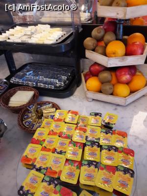 [P15] la micul dejun - restaurantul din dreapta recepției » foto by silvia tudoran
 - 
<span class="allrVoted glyphicon glyphicon-heart hidden" id="av997943"></span>
<a class="m-l-10 hidden" id="sv997943" onclick="voting_Foto_DelVot(,997943,21990)" role="button">șterge vot <span class="glyphicon glyphicon-remove"></span></a>
<a id="v9997943" class=" c-red"  onclick="voting_Foto_SetVot(997943)" role="button"><span class="glyphicon glyphicon-heart-empty"></span> <b>LIKE</b> = Votează poza</a> <img class="hidden"  id="f997943W9" src="/imagini/loader.gif" border="0" /><span class="AjErrMes hidden" id="e997943ErM"></span>