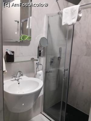 [P06] grup sanitar in camera matrimonială » foto by silvia tudoran
 - 
<span class="allrVoted glyphicon glyphicon-heart hidden" id="av997934"></span>
<a class="m-l-10 hidden" id="sv997934" onclick="voting_Foto_DelVot(,997934,21990)" role="button">șterge vot <span class="glyphicon glyphicon-remove"></span></a>
<a id="v9997934" class=" c-red"  onclick="voting_Foto_SetVot(997934)" role="button"><span class="glyphicon glyphicon-heart-empty"></span> <b>LIKE</b> = Votează poza</a> <img class="hidden"  id="f997934W9" src="/imagini/loader.gif" border="0" /><span class="AjErrMes hidden" id="e997934ErM"></span>