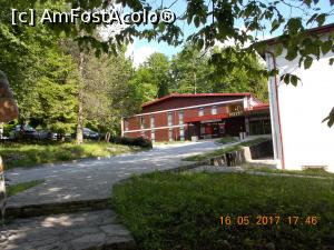[P08] Hotelul si parcarea in stanga.  » foto by elviramvio
 - 
<span class="allrVoted glyphicon glyphicon-heart hidden" id="av864970"></span>
<a class="m-l-10 hidden" id="sv864970" onclick="voting_Foto_DelVot(,864970,22071)" role="button">șterge vot <span class="glyphicon glyphicon-remove"></span></a>
<a id="v9864970" class=" c-red"  onclick="voting_Foto_SetVot(864970)" role="button"><span class="glyphicon glyphicon-heart-empty"></span> <b>LIKE</b> = Votează poza</a> <img class="hidden"  id="f864970W9" src="/imagini/loader.gif" border="0" /><span class="AjErrMes hidden" id="e864970ErM"></span>