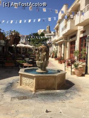 [P12] nevotabilă, Pissouri Square, galeria lu' Cristina e-n dreapta,  » foto by danaeldreny* <span class="label label-default labelC_thin small">NEVOTABILĂ</span>
