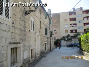 [P20] Iesirea din cartierul Radunica pe un pasaj sub blocul modern, peste sosea este cetatea lui Dioclețian.  » foto by elviramvio
 - 
<span class="allrVoted glyphicon glyphicon-heart hidden" id="av865887"></span>
<a class="m-l-10 hidden" id="sv865887" onclick="voting_Foto_DelVot(,865887,22088)" role="button">șterge vot <span class="glyphicon glyphicon-remove"></span></a>
<a id="v9865887" class=" c-red"  onclick="voting_Foto_SetVot(865887)" role="button"><span class="glyphicon glyphicon-heart-empty"></span> <b>LIKE</b> = Votează poza</a> <img class="hidden"  id="f865887W9" src="/imagini/loader.gif" border="0" /><span class="AjErrMes hidden" id="e865887ErM"></span>