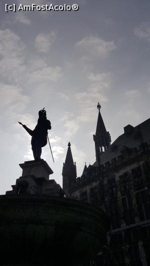 [P09] Charlemagne în fața Rathaus » foto by adso <span class="label label-default labelC_thin small">NEVOTABILĂ</span>