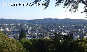 [P09] 9. Puțin stânga, sunt vizibile Primăria si Domul. Turnul din dreapta-spate este al bisericii St. Jakob, din vestul orașului vechi, punctul de plecare - încă din evul mediu - din lumea germanică în Camino de Santiago, pelerinajul către Santiago de Compostela. <p> În depărtare, către sud, » foto by adso
 - 
<span class="allrVoted glyphicon glyphicon-heart hidden" id="av1156365"></span>
<a class="m-l-10 hidden" id="sv1156365" onclick="voting_Foto_DelVot(,1156365,22094)" role="button">șterge vot <span class="glyphicon glyphicon-remove"></span></a>
<a id="v91156365" class=" c-red"  onclick="voting_Foto_SetVot(1156365)" role="button"><span class="glyphicon glyphicon-heart-empty"></span> <b>LIKE</b> = Votează poza</a> <img class="hidden"  id="f1156365W9" src="/imagini/loader.gif" border="0" /><span class="AjErrMes hidden" id="e1156365ErM"></span>