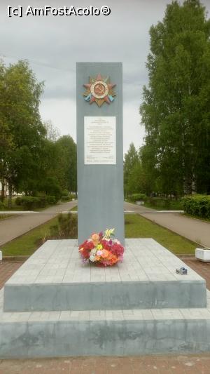 [P13] Comunismul este inca foarte prezent in Rusia pe monumente, pe blocurile cenusii, in gropile din sosele, in masinile Lada si Jiguli. » foto by senateo
 - 
<span class="allrVoted glyphicon glyphicon-heart hidden" id="av866878"></span>
<a class="m-l-10 hidden" id="sv866878" onclick="voting_Foto_DelVot(,866878,22099)" role="button">șterge vot <span class="glyphicon glyphicon-remove"></span></a>
<a id="v9866878" class=" c-red"  onclick="voting_Foto_SetVot(866878)" role="button"><span class="glyphicon glyphicon-heart-empty"></span> <b>LIKE</b> = Votează poza</a> <img class="hidden"  id="f866878W9" src="/imagini/loader.gif" border="0" /><span class="AjErrMes hidden" id="e866878ErM"></span>