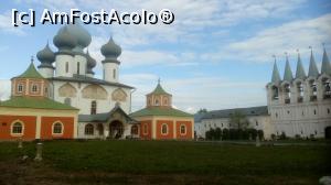[P04] Biserica ce adaposteste icoana, clopotnita stil turnuri in dreapta.  » foto by senateo
 - 
<span class="allrVoted glyphicon glyphicon-heart hidden" id="av866865"></span>
<a class="m-l-10 hidden" id="sv866865" onclick="voting_Foto_DelVot(,866865,22099)" role="button">șterge vot <span class="glyphicon glyphicon-remove"></span></a>
<a id="v9866865" class=" c-red"  onclick="voting_Foto_SetVot(866865)" role="button"><span class="glyphicon glyphicon-heart-empty"></span> <b>LIKE</b> = Votează poza</a> <img class="hidden"  id="f866865W9" src="/imagini/loader.gif" border="0" /><span class="AjErrMes hidden" id="e866865ErM"></span>
