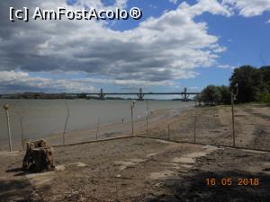 [P30] Calafat - Plaja și podul Calafat-Vidin.  » foto by iulianic
 - 
<span class="allrVoted glyphicon glyphicon-heart hidden" id="av978908"></span>
<a class="m-l-10 hidden" id="sv978908" onclick="voting_Foto_DelVot(,978908,22108)" role="button">șterge vot <span class="glyphicon glyphicon-remove"></span></a>
<a id="v9978908" class=" c-red"  onclick="voting_Foto_SetVot(978908)" role="button"><span class="glyphicon glyphicon-heart-empty"></span> <b>LIKE</b> = Votează poza</a> <img class="hidden"  id="f978908W9" src="/imagini/loader.gif" border="0" /><span class="AjErrMes hidden" id="e978908ErM"></span>
