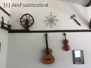 [P10] vioara, chitara si alte decoruri din sala de mese » foto by Dan&Ema
 - 
<span class="allrVoted glyphicon glyphicon-heart hidden" id="av868038"></span>
<a class="m-l-10 hidden" id="sv868038" onclick="voting_Foto_DelVot(,868038,22114)" role="button">șterge vot <span class="glyphicon glyphicon-remove"></span></a>
<a id="v9868038" class=" c-red"  onclick="voting_Foto_SetVot(868038)" role="button"><span class="glyphicon glyphicon-heart-empty"></span> <b>LIKE</b> = Votează poza</a> <img class="hidden"  id="f868038W9" src="/imagini/loader.gif" border="0" /><span class="AjErrMes hidden" id="e868038ErM"></span>