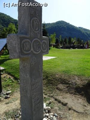 [P02] Cruce veche de piatră (1734). » foto by tata123 🔱
 - 
<span class="allrVoted glyphicon glyphicon-heart hidden" id="av1187484"></span>
<a class="m-l-10 hidden" id="sv1187484" onclick="voting_Foto_DelVot(,1187484,22122)" role="button">șterge vot <span class="glyphicon glyphicon-remove"></span></a>
<a id="v91187484" class=" c-red"  onclick="voting_Foto_SetVot(1187484)" role="button"><span class="glyphicon glyphicon-heart-empty"></span> <b>LIKE</b> = Votează poza</a> <img class="hidden"  id="f1187484W9" src="/imagini/loader.gif" border="0" /><span class="AjErrMes hidden" id="e1187484ErM"></span>