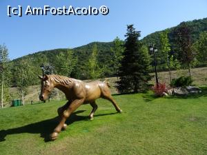 [P03] Statui în mărime naturală - parcul „Poiana lui Căliman”. » foto by tata123 🔱
 - 
<span class="allrVoted glyphicon glyphicon-heart hidden" id="av1187485"></span>
<a class="m-l-10 hidden" id="sv1187485" onclick="voting_Foto_DelVot(,1187485,22122)" role="button">șterge vot <span class="glyphicon glyphicon-remove"></span></a>
<a id="v91187485" class=" c-red"  onclick="voting_Foto_SetVot(1187485)" role="button"><span class="glyphicon glyphicon-heart-empty"></span> <b>LIKE</b> = Votează poza</a> <img class="hidden"  id="f1187485W9" src="/imagini/loader.gif" border="0" /><span class="AjErrMes hidden" id="e1187485ErM"></span>