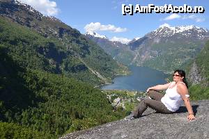 [P16] Fjordsetet și stânca ce se aruncă amenințător deasupra râului ce traversează satul Geiranger » foto by sigcristina
 - 
<span class="allrVoted glyphicon glyphicon-heart hidden" id="av447559"></span>
<a class="m-l-10 hidden" id="sv447559" onclick="voting_Foto_DelVot(,447559,22147)" role="button">șterge vot <span class="glyphicon glyphicon-remove"></span></a>
<a id="v9447559" class=" c-red"  onclick="voting_Foto_SetVot(447559)" role="button"><span class="glyphicon glyphicon-heart-empty"></span> <b>LIKE</b> = Votează poza</a> <img class="hidden"  id="f447559W9" src="/imagini/loader.gif" border="0" /><span class="AjErrMes hidden" id="e447559ErM"></span>