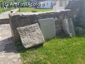 [P04] Multe plăci masive din piatra, unele inscripționate, sprijinite la întâmplare pe marginea unuia din zidurile grădinilor domnești.  » foto by iulian68
 - 
<span class="allrVoted glyphicon glyphicon-heart hidden" id="av965428"></span>
<a class="m-l-10 hidden" id="sv965428" onclick="voting_Foto_DelVot(,965428,22157)" role="button">șterge vot <span class="glyphicon glyphicon-remove"></span></a>
<a id="v9965428" class=" c-red"  onclick="voting_Foto_SetVot(965428)" role="button"><span class="glyphicon glyphicon-heart-empty"></span> <b>LIKE</b> = Votează poza</a> <img class="hidden"  id="f965428W9" src="/imagini/loader.gif" border="0" /><span class="AjErrMes hidden" id="e965428ErM"></span>