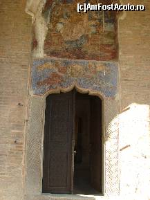 [P07] Curtea Domnească Târgoviste  - intrarea in Biserica Mare Domneasca » foto by corinne
 - 
<span class="allrVoted glyphicon glyphicon-heart hidden" id="av167512"></span>
<a class="m-l-10 hidden" id="sv167512" onclick="voting_Foto_DelVot(,167512,22157)" role="button">șterge vot <span class="glyphicon glyphicon-remove"></span></a>
<a id="v9167512" class=" c-red"  onclick="voting_Foto_SetVot(167512)" role="button"><span class="glyphicon glyphicon-heart-empty"></span> <b>LIKE</b> = Votează poza</a> <img class="hidden"  id="f167512W9" src="/imagini/loader.gif" border="0" /><span class="AjErrMes hidden" id="e167512ErM"></span>