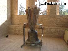 [P08] Curtea Domnească Târgoviste  - clopot din Biserica Mare Domneasca » foto by corinne
 - 
<span class="allrVoted glyphicon glyphicon-heart hidden" id="av167513"></span>
<a class="m-l-10 hidden" id="sv167513" onclick="voting_Foto_DelVot(,167513,22157)" role="button">șterge vot <span class="glyphicon glyphicon-remove"></span></a>
<a id="v9167513" class=" c-red"  onclick="voting_Foto_SetVot(167513)" role="button"><span class="glyphicon glyphicon-heart-empty"></span> <b>LIKE</b> = Votează poza</a> <img class="hidden"  id="f167513W9" src="/imagini/loader.gif" border="0" /><span class="AjErrMes hidden" id="e167513ErM"></span>