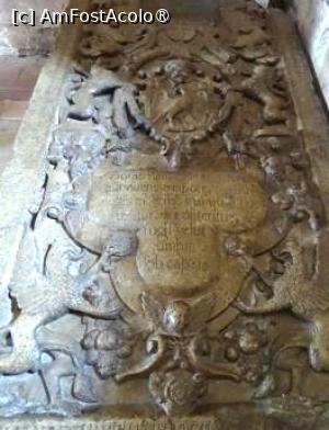 [P24] Piatra funerară a doamnei Elina soţia lui Matei Basarab » foto by Michi
 - 
<span class="allrVoted glyphicon glyphicon-heart hidden" id="av1431808"></span>
<a class="m-l-10 hidden" id="sv1431808" onclick="voting_Foto_DelVot(,1431808,22157)" role="button">șterge vot <span class="glyphicon glyphicon-remove"></span></a>
<a id="v91431808" class=" c-red"  onclick="voting_Foto_SetVot(1431808)" role="button"><span class="glyphicon glyphicon-heart-empty"></span> <b>LIKE</b> = Votează poza</a> <img class="hidden"  id="f1431808W9" src="/imagini/loader.gif" border="0" /><span class="AjErrMes hidden" id="e1431808ErM"></span>