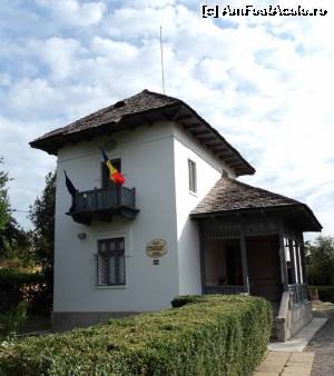 [P02] Casa-atelier Gheorghe Petrașcu - fotografie preluată de pe Internet (nu am o fotografie proprie din 2011 deoarece în fața casei se aflau niște arbori ce nu permiteau o fotografie de ansamblu) » foto by tata123 🔱
 - 
<span class="allrVoted glyphicon glyphicon-heart hidden" id="av599642"></span>
<a class="m-l-10 hidden" id="sv599642" onclick="voting_Foto_DelVot(,599642,22157)" role="button">șterge vot <span class="glyphicon glyphicon-remove"></span></a>
<a id="v9599642" class=" c-red"  onclick="voting_Foto_SetVot(599642)" role="button"><span class="glyphicon glyphicon-heart-empty"></span> <b>LIKE</b> = Votează poza</a> <img class="hidden"  id="f599642W9" src="/imagini/loader.gif" border="0" /><span class="AjErrMes hidden" id="e599642ErM"></span>