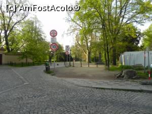 [P31] De aici începe zona pietonală a Kampei – parcul. Poza e făcută din dreptul Palatului Liechtenstein.  » foto by abancor
 - 
<span class="allrVoted glyphicon glyphicon-heart hidden" id="av871742"></span>
<a class="m-l-10 hidden" id="sv871742" onclick="voting_Foto_DelVot(,871742,22173)" role="button">șterge vot <span class="glyphicon glyphicon-remove"></span></a>
<a id="v9871742" class=" c-red"  onclick="voting_Foto_SetVot(871742)" role="button"><span class="glyphicon glyphicon-heart-empty"></span> <b>LIKE</b> = Votează poza</a> <img class="hidden"  id="f871742W9" src="/imagini/loader.gif" border="0" /><span class="AjErrMes hidden" id="e871742ErM"></span>