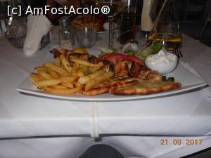 [P11] Laganas - The Corner Restaurant. Din nou souvlaki cu pita specială.  » foto by iulianic
 - 
<span class="allrVoted glyphicon glyphicon-heart hidden" id="av905503"></span>
<a class="m-l-10 hidden" id="sv905503" onclick="voting_Foto_DelVot(,905503,22236)" role="button">șterge vot <span class="glyphicon glyphicon-remove"></span></a>
<a id="v9905503" class=" c-red"  onclick="voting_Foto_SetVot(905503)" role="button"><span class="glyphicon glyphicon-heart-empty"></span> <b>LIKE</b> = Votează poza</a> <img class="hidden"  id="f905503W9" src="/imagini/loader.gif" border="0" /><span class="AjErrMes hidden" id="e905503ErM"></span>