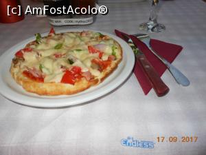 [P15] Laganas - Mythos Taverna. Pizza specialitatea casei.  » foto by iulianic
 - 
<span class="allrVoted glyphicon glyphicon-heart hidden" id="av905507"></span>
<a class="m-l-10 hidden" id="sv905507" onclick="voting_Foto_DelVot(,905507,22236)" role="button">șterge vot <span class="glyphicon glyphicon-remove"></span></a>
<a id="v9905507" class=" c-red"  onclick="voting_Foto_SetVot(905507)" role="button"><span class="glyphicon glyphicon-heart-empty"></span> <b>LIKE</b> = Votează poza</a> <img class="hidden"  id="f905507W9" src="/imagini/loader.gif" border="0" /><span class="AjErrMes hidden" id="e905507ErM"></span>
