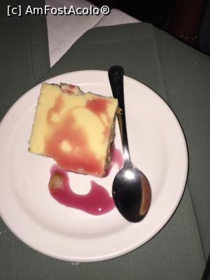 [P52] Cică desert. Griș cu niște roșeață aruncată pe lângă. Măi, oamenii aceia nu au mâncat prăjiturile, deserturile noastre, ale românilor. Le dăn clasă!  » foto by krisstinna
 - 
<span class="allrVoted glyphicon glyphicon-heart hidden" id="av814220"></span>
<a class="m-l-10 hidden" id="sv814220" onclick="voting_Foto_DelVot(,814220,22236)" role="button">șterge vot <span class="glyphicon glyphicon-remove"></span></a>
<a id="v9814220" class=" c-red"  onclick="voting_Foto_SetVot(814220)" role="button"><span class="glyphicon glyphicon-heart-empty"></span> <b>LIKE</b> = Votează poza</a> <img class="hidden"  id="f814220W9" src="/imagini/loader.gif" border="0" /><span class="AjErrMes hidden" id="e814220ErM"></span>