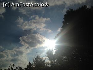 [P05] Un răsărit întârziat prins din balcon » foto by almona
 - 
<span class="allrVoted glyphicon glyphicon-heart hidden" id="av876113"></span>
<a class="m-l-10 hidden" id="sv876113" onclick="voting_Foto_DelVot(,876113,22249)" role="button">șterge vot <span class="glyphicon glyphicon-remove"></span></a>
<a id="v9876113" class=" c-red"  onclick="voting_Foto_SetVot(876113)" role="button"><span class="glyphicon glyphicon-heart-empty"></span> <b>LIKE</b> = Votează poza</a> <img class="hidden"  id="f876113W9" src="/imagini/loader.gif" border="0" /><span class="AjErrMes hidden" id="e876113ErM"></span>