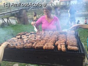 [P11] Cina din ultima seara, de la focul de tabara, au fost invitati si turistii cazati.  » foto by pintilii
 - 
<span class="allrVoted glyphicon glyphicon-heart hidden" id="av959661"></span>
<a class="m-l-10 hidden" id="sv959661" onclick="voting_Foto_DelVot(,959661,22250)" role="button">șterge vot <span class="glyphicon glyphicon-remove"></span></a>
<a id="v9959661" class=" c-red"  onclick="voting_Foto_SetVot(959661)" role="button"><span class="glyphicon glyphicon-heart-empty"></span> <b>LIKE</b> = Votează poza</a> <img class="hidden"  id="f959661W9" src="/imagini/loader.gif" border="0" /><span class="AjErrMes hidden" id="e959661ErM"></span>