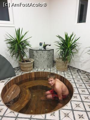 [P04] Minipiscina cu jacuzzi, dacă ședeam jos, apa ne ajungea pînă la gât » foto by sunflower
 - 
<span class="allrVoted glyphicon glyphicon-heart hidden" id="av1414405"></span>
<a class="m-l-10 hidden" id="sv1414405" onclick="voting_Foto_DelVot(,1414405,22264)" role="button">șterge vot <span class="glyphicon glyphicon-remove"></span></a>
<a id="v91414405" class=" c-red"  onclick="voting_Foto_SetVot(1414405)" role="button"><span class="glyphicon glyphicon-heart-empty"></span> <b>LIKE</b> = Votează poza</a> <img class="hidden"  id="f1414405W9" src="/imagini/loader.gif" border="0" /><span class="AjErrMes hidden" id="e1414405ErM"></span>
