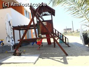 [P03] locul de joacă de lângă vila Santorini » foto by lauraned
 - 
<span class="allrVoted glyphicon glyphicon-heart hidden" id="av877947"></span>
<a class="m-l-10 hidden" id="sv877947" onclick="voting_Foto_DelVot(,877947,22272)" role="button">șterge vot <span class="glyphicon glyphicon-remove"></span></a>
<a id="v9877947" class=" c-red"  onclick="voting_Foto_SetVot(877947)" role="button"><span class="glyphicon glyphicon-heart-empty"></span> <b>LIKE</b> = Votează poza</a> <img class="hidden"  id="f877947W9" src="/imagini/loader.gif" border="0" /><span class="AjErrMes hidden" id="e877947ErM"></span>