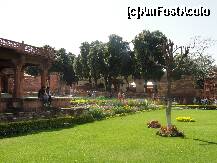 [P08] Gradinile din Fatehpur Sikri » foto by cristina65
 - 
<span class="allrVoted glyphicon glyphicon-heart hidden" id="av279867"></span>
<a class="m-l-10 hidden" id="sv279867" onclick="voting_Foto_DelVot(,279867,22287)" role="button">șterge vot <span class="glyphicon glyphicon-remove"></span></a>
<a id="v9279867" class=" c-red"  onclick="voting_Foto_SetVot(279867)" role="button"><span class="glyphicon glyphicon-heart-empty"></span> <b>LIKE</b> = Votează poza</a> <img class="hidden"  id="f279867W9" src="/imagini/loader.gif" border="0" /><span class="AjErrMes hidden" id="e279867ErM"></span>