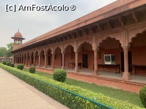 [P10] Taj Mahal,spre intrarea principală » foto by AZE
 - 
<span class="allrVoted glyphicon glyphicon-heart hidden" id="av1434138"></span>
<a class="m-l-10 hidden" id="sv1434138" onclick="voting_Foto_DelVot(,1434138,22287)" role="button">șterge vot <span class="glyphicon glyphicon-remove"></span></a>
<a id="v91434138" class=" c-red"  onclick="voting_Foto_SetVot(1434138)" role="button"><span class="glyphicon glyphicon-heart-empty"></span> <b>LIKE</b> = Votează poza</a> <img class="hidden"  id="f1434138W9" src="/imagini/loader.gif" border="0" /><span class="AjErrMes hidden" id="e1434138ErM"></span>