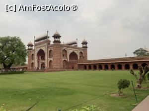 [P11] Taj Mahal,clădirea porții » foto by AZE
 - 
<span class="allrVoted glyphicon glyphicon-heart hidden" id="av1434139"></span>
<a class="m-l-10 hidden" id="sv1434139" onclick="voting_Foto_DelVot(,1434139,22287)" role="button">șterge vot <span class="glyphicon glyphicon-remove"></span></a>
<a id="v91434139" class=" c-red"  onclick="voting_Foto_SetVot(1434139)" role="button"><span class="glyphicon glyphicon-heart-empty"></span> <b>LIKE</b> = Votează poza</a> <img class="hidden"  id="f1434139W9" src="/imagini/loader.gif" border="0" /><span class="AjErrMes hidden" id="e1434139ErM"></span>