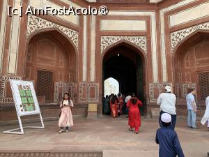 [P17] Taj Mahal,clădirea porții » foto by AZE
 - 
<span class="allrVoted glyphicon glyphicon-heart hidden" id="av1434145"></span>
<a class="m-l-10 hidden" id="sv1434145" onclick="voting_Foto_DelVot(,1434145,22287)" role="button">șterge vot <span class="glyphicon glyphicon-remove"></span></a>
<a id="v91434145" class=" c-red"  onclick="voting_Foto_SetVot(1434145)" role="button"><span class="glyphicon glyphicon-heart-empty"></span> <b>LIKE</b> = Votează poza</a> <img class="hidden"  id="f1434145W9" src="/imagini/loader.gif" border="0" /><span class="AjErrMes hidden" id="e1434145ErM"></span>