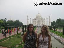 [P03] in sfarsit la Taj Mahal » foto by ghecamelia
 - 
<span class="allrVoted glyphicon glyphicon-heart hidden" id="av121153"></span>
<a class="m-l-10 hidden" id="sv121153" onclick="voting_Foto_DelVot(,121153,22287)" role="button">șterge vot <span class="glyphicon glyphicon-remove"></span></a>
<a id="v9121153" class=" c-red"  onclick="voting_Foto_SetVot(121153)" role="button"><span class="glyphicon glyphicon-heart-empty"></span> <b>LIKE</b> = Votează poza</a> <img class="hidden"  id="f121153W9" src="/imagini/loader.gif" border="0" /><span class="AjErrMes hidden" id="e121153ErM"></span>