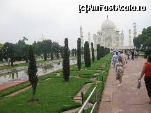 [P05] aleea spre Taj Mahal » foto by ghecamelia
 - 
<span class="allrVoted glyphicon glyphicon-heart hidden" id="av121155"></span>
<a class="m-l-10 hidden" id="sv121155" onclick="voting_Foto_DelVot(,121155,22287)" role="button">șterge vot <span class="glyphicon glyphicon-remove"></span></a>
<a id="v9121155" class=" c-red"  onclick="voting_Foto_SetVot(121155)" role="button"><span class="glyphicon glyphicon-heart-empty"></span> <b>LIKE</b> = Votează poza</a> <img class="hidden"  id="f121155W9" src="/imagini/loader.gif" border="0" /><span class="AjErrMes hidden" id="e121155ErM"></span>