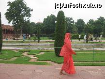 [P06] si ea se grabea sa aduca un omagiu lui Mumtaz Mahal » foto by ghecamelia
 - 
<span class="allrVoted glyphicon glyphicon-heart hidden" id="av121156"></span>
<a class="m-l-10 hidden" id="sv121156" onclick="voting_Foto_DelVot(,121156,22287)" role="button">șterge vot <span class="glyphicon glyphicon-remove"></span></a>
<a id="v9121156" class=" c-red"  onclick="voting_Foto_SetVot(121156)" role="button"><span class="glyphicon glyphicon-heart-empty"></span> <b>LIKE</b> = Votează poza</a> <img class="hidden"  id="f121156W9" src="/imagini/loader.gif" border="0" /><span class="AjErrMes hidden" id="e121156ErM"></span>
