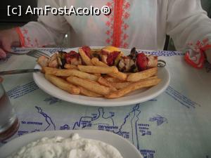 [P07] O Lefteris (Ο Λευτέρης) - taverna restaurant - frigărui de pui » foto by Dragoș_MD
 - 
<span class="allrVoted glyphicon glyphicon-heart hidden" id="av904059"></span>
<a class="m-l-10 hidden" id="sv904059" onclick="voting_Foto_DelVot(,904059,22298)" role="button">șterge vot <span class="glyphicon glyphicon-remove"></span></a>
<a id="v9904059" class=" c-red"  onclick="voting_Foto_SetVot(904059)" role="button"><span class="glyphicon glyphicon-heart-empty"></span> <b>LIKE</b> = Votează poza</a> <img class="hidden"  id="f904059W9" src="/imagini/loader.gif" border="0" /><span class="AjErrMes hidden" id="e904059ErM"></span>