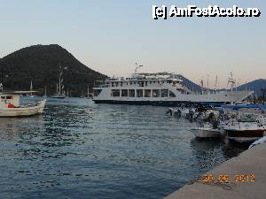 [P17] Nydri - Golful mărginit de munţi şi vapoarele ancorate în port.  » foto by iulianic
 - 
<span class="allrVoted glyphicon glyphicon-heart hidden" id="av488779"></span>
<a class="m-l-10 hidden" id="sv488779" onclick="voting_Foto_DelVot(,488779,22299)" role="button">șterge vot <span class="glyphicon glyphicon-remove"></span></a>
<a id="v9488779" class=" c-red"  onclick="voting_Foto_SetVot(488779)" role="button"><span class="glyphicon glyphicon-heart-empty"></span> <b>LIKE</b> = Votează poza</a> <img class="hidden"  id="f488779W9" src="/imagini/loader.gif" border="0" /><span class="AjErrMes hidden" id="e488779ErM"></span>