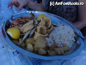 [P01] Platou mixt fructe de mare Korali, pentru 2 persoane, cam mic, uleios si orezul acru, caracatita greu de gasit.  » foto by ichbin
 - 
<span class="allrVoted glyphicon glyphicon-heart hidden" id="av453400"></span>
<a class="m-l-10 hidden" id="sv453400" onclick="voting_Foto_DelVot(,453400,22302)" role="button">șterge vot <span class="glyphicon glyphicon-remove"></span></a>
<a id="v9453400" class=" c-red"  onclick="voting_Foto_SetVot(453400)" role="button"><span class="glyphicon glyphicon-heart-empty"></span> <b>LIKE</b> = Votează poza</a> <img class="hidden"  id="f453400W9" src="/imagini/loader.gif" border="0" /><span class="AjErrMes hidden" id="e453400ErM"></span>