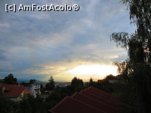 [P18] Răsărit de soare - Pensiunea Stejeriș, Brașov.  » foto by tata123 🔱
 - 
<span class="allrVoted glyphicon glyphicon-heart hidden" id="av879960"></span>
<a class="m-l-10 hidden" id="sv879960" onclick="voting_Foto_DelVot(,879960,22315)" role="button">șterge vot <span class="glyphicon glyphicon-remove"></span></a>
<a id="v9879960" class=" c-red"  onclick="voting_Foto_SetVot(879960)" role="button"><span class="glyphicon glyphicon-heart-empty"></span> <b>LIKE</b> = Votează poza</a> <img class="hidden"  id="f879960W9" src="/imagini/loader.gif" border="0" /><span class="AjErrMes hidden" id="e879960ErM"></span>