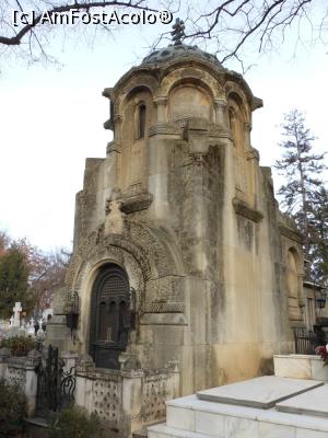 [P19] Cimitirul Bellu - Monument funerar inspirat de Ion Mincu. » foto by iulianic
 - 
<span class="allrVoted glyphicon glyphicon-heart hidden" id="av1217867"></span>
<a class="m-l-10 hidden" id="sv1217867" onclick="voting_Foto_DelVot(,1217867,22321)" role="button">șterge vot <span class="glyphicon glyphicon-remove"></span></a>
<a id="v91217867" class=" c-red"  onclick="voting_Foto_SetVot(1217867)" role="button"><span class="glyphicon glyphicon-heart-empty"></span> <b>LIKE</b> = Votează poza</a> <img class="hidden"  id="f1217867W9" src="/imagini/loader.gif" border="0" /><span class="AjErrMes hidden" id="e1217867ErM"></span>