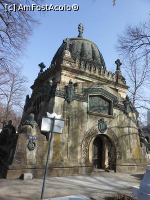 [P05] Cimitirul Bellu - Monumentul funerar al familiei Cantacuzino realizat de Ion Mincu. » foto by iulianic
 - 
<span class="allrVoted glyphicon glyphicon-heart hidden" id="av1217853"></span>
<a class="m-l-10 hidden" id="sv1217853" onclick="voting_Foto_DelVot(,1217853,22321)" role="button">șterge vot <span class="glyphicon glyphicon-remove"></span></a>
<a id="v91217853" class=" c-red"  onclick="voting_Foto_SetVot(1217853)" role="button"><span class="glyphicon glyphicon-heart-empty"></span> <b>LIKE</b> = Votează poza</a> <img class="hidden"  id="f1217853W9" src="/imagini/loader.gif" border="0" /><span class="AjErrMes hidden" id="e1217853ErM"></span>