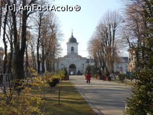[P01] Panteonul României - Cimitirul Bellu. Intrarea văzută din interior. » foto by iulianic
 - 
<span class="allrVoted glyphicon glyphicon-heart hidden" id="av1218473"></span>
<a class="m-l-10 hidden" id="sv1218473" onclick="voting_Foto_DelVot(,1218473,22321)" role="button">șterge vot <span class="glyphicon glyphicon-remove"></span></a>
<a id="v91218473" class=" c-red"  onclick="voting_Foto_SetVot(1218473)" role="button"><span class="glyphicon glyphicon-heart-empty"></span> <b>LIKE</b> = Votează poza</a> <img class="hidden"  id="f1218473W9" src="/imagini/loader.gif" border="0" /><span class="AjErrMes hidden" id="e1218473ErM"></span>