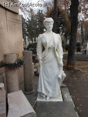 [P10] Panteonul României - Cimitirul Bellu. Doamna cu umbrela. » foto by iulianic
 - 
<span class="allrVoted glyphicon glyphicon-heart hidden" id="av1218482"></span>
<a class="m-l-10 hidden" id="sv1218482" onclick="voting_Foto_DelVot(,1218482,22321)" role="button">șterge vot <span class="glyphicon glyphicon-remove"></span></a>
<a id="v91218482" class=" c-red"  onclick="voting_Foto_SetVot(1218482)" role="button"><span class="glyphicon glyphicon-heart-empty"></span> <b>LIKE</b> = Votează poza</a> <img class="hidden"  id="f1218482W9" src="/imagini/loader.gif" border="0" /><span class="AjErrMes hidden" id="e1218482ErM"></span>