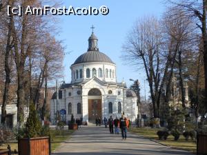[P02] Panteonul României - Cimitirul Bellu. Capela. » foto by iulianic
 - 
<span class="allrVoted glyphicon glyphicon-heart hidden" id="av1218474"></span>
<a class="m-l-10 hidden" id="sv1218474" onclick="voting_Foto_DelVot(,1218474,22321)" role="button">șterge vot <span class="glyphicon glyphicon-remove"></span></a>
<a id="v91218474" class=" c-red"  onclick="voting_Foto_SetVot(1218474)" role="button"><span class="glyphicon glyphicon-heart-empty"></span> <b>LIKE</b> = Votează poza</a> <img class="hidden"  id="f1218474W9" src="/imagini/loader.gif" border="0" /><span class="AjErrMes hidden" id="e1218474ErM"></span>