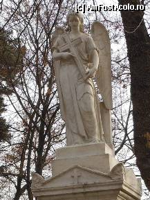 [P25] Cimitirul Bellu - Monument funerar. » foto by iulianic
 - 
<span class="allrVoted glyphicon glyphicon-heart hidden" id="av282369"></span>
<a class="m-l-10 hidden" id="sv282369" onclick="voting_Foto_DelVot(,282369,22321)" role="button">șterge vot <span class="glyphicon glyphicon-remove"></span></a>
<a id="v9282369" class=" c-red"  onclick="voting_Foto_SetVot(282369)" role="button"><span class="glyphicon glyphicon-heart-empty"></span> <b>LIKE</b> = Votează poza</a> <img class="hidden"  id="f282369W9" src="/imagini/loader.gif" border="0" /><span class="AjErrMes hidden" id="e282369ErM"></span>