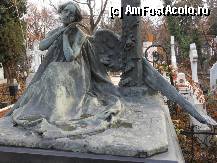 [P33] Cimitirul Bellu - Monument funerar, detaliu. » foto by iulianic
 - 
<span class="allrVoted glyphicon glyphicon-heart hidden" id="av282377"></span>
<a class="m-l-10 hidden" id="sv282377" onclick="voting_Foto_DelVot(,282377,22321)" role="button">șterge vot <span class="glyphicon glyphicon-remove"></span></a>
<a id="v9282377" class=" c-red"  onclick="voting_Foto_SetVot(282377)" role="button"><span class="glyphicon glyphicon-heart-empty"></span> <b>LIKE</b> = Votează poza</a> <img class="hidden"  id="f282377W9" src="/imagini/loader.gif" border="0" /><span class="AjErrMes hidden" id="e282377ErM"></span>
