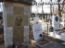 [P35] Cimitirul Bellu - Pe aleea scriitorilor. » foto by iulianic
 - 
<span class="allrVoted glyphicon glyphicon-heart hidden" id="av282379"></span>
<a class="m-l-10 hidden" id="sv282379" onclick="voting_Foto_DelVot(,282379,22321)" role="button">șterge vot <span class="glyphicon glyphicon-remove"></span></a>
<a id="v9282379" class=" c-red"  onclick="voting_Foto_SetVot(282379)" role="button"><span class="glyphicon glyphicon-heart-empty"></span> <b>LIKE</b> = Votează poza</a> <img class="hidden"  id="f282379W9" src="/imagini/loader.gif" border="0" /><span class="AjErrMes hidden" id="e282379ErM"></span>