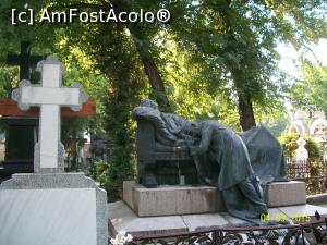 [P01] Mormantul fratilor Poroianu. Intorsi, sot si sotie de la Paris. Cand au aflat ca erau frati, s-au sinucis.  » foto by cristina47*
 - 
<span class="allrVoted glyphicon glyphicon-heart hidden" id="av719502"></span>
<a class="m-l-10 hidden" id="sv719502" onclick="voting_Foto_DelVot(,719502,22321)" role="button">șterge vot <span class="glyphicon glyphicon-remove"></span></a>
<a id="v9719502" class=" c-red"  onclick="voting_Foto_SetVot(719502)" role="button"><span class="glyphicon glyphicon-heart-empty"></span> <b>LIKE</b> = Votează poza</a> <img class="hidden"  id="f719502W9" src="/imagini/loader.gif" border="0" /><span class="AjErrMes hidden" id="e719502ErM"></span>